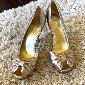 Nine West Gold High Heels w a slight platform